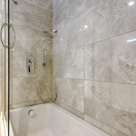 Stunning In The Iconic Mercury Tower Apartament