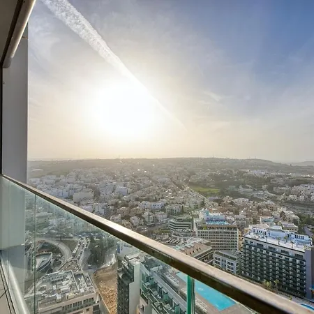 Stunning In The Iconic Mercury Tower Apartament *