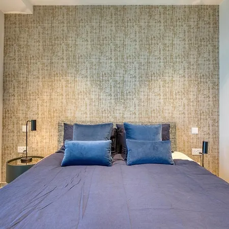 Stunning In The Iconic Mercury Tower Apartament *