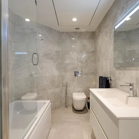 Stunning In The Iconic Mercury Tower St. Julian's