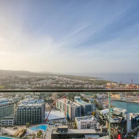 Stunning In The Iconic Mercury Tower Διαμέρισμα