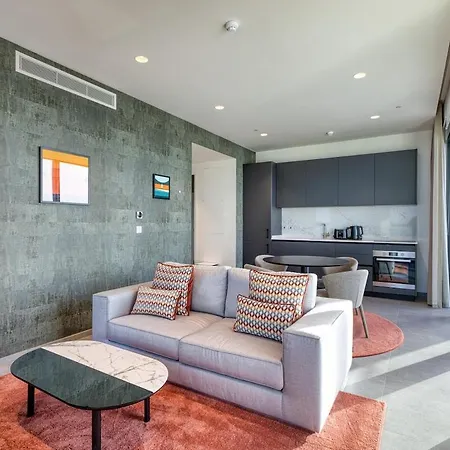 Stunning In The Iconic Mercury Tower سانت جوليان