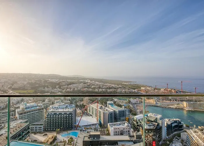 Stunning In The Iconic Mercury Tower Апартаменты