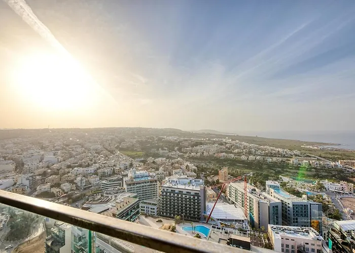 Stunning In The Iconic Mercury Tower * Сент Джулианс