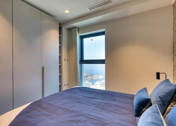 Апартаменты Stunning In The Iconic Mercury Tower Сент Джулианс