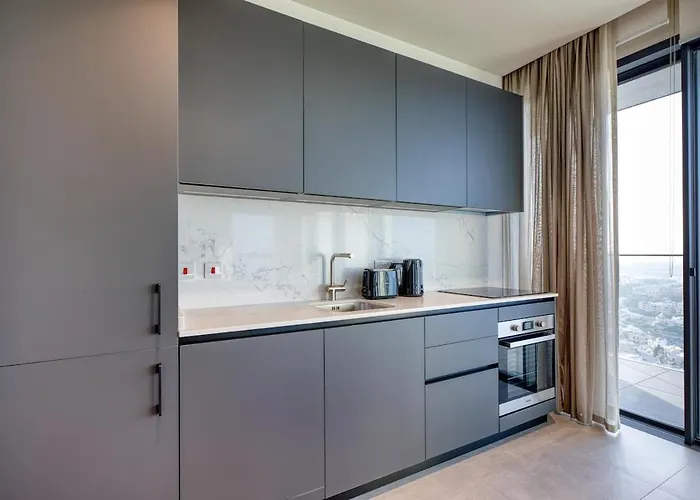 Апартаменты Stunning In The Iconic Mercury Tower Сент Джулианс