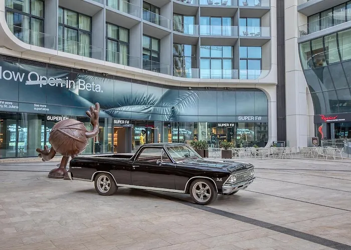 Stunning In The Iconic Mercury Tower Апартаменты *