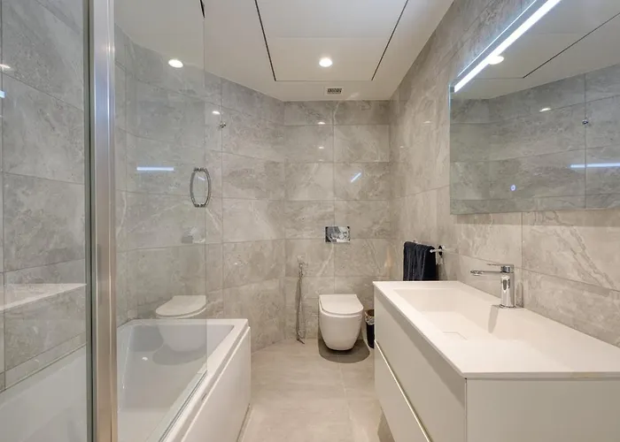 Stunning In The Iconic Mercury Tower Сент Джулианс