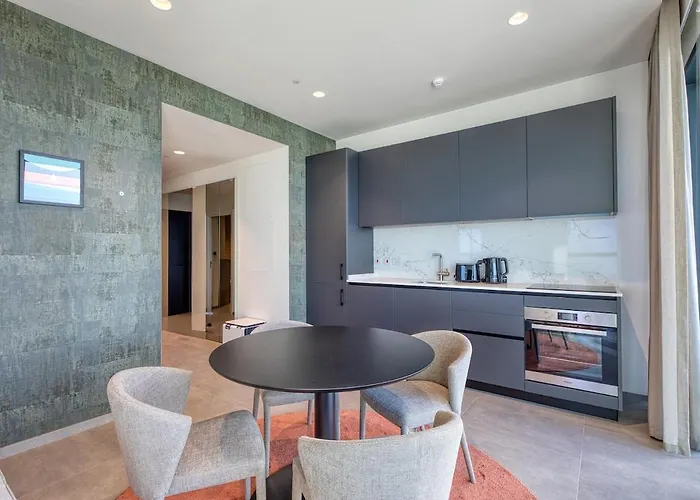 Апартаменты Stunning In The Iconic Mercury Tower Сент Джулианс