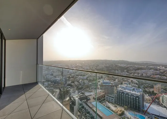 Stunning In The Iconic Mercury Tower Сент Джулианс